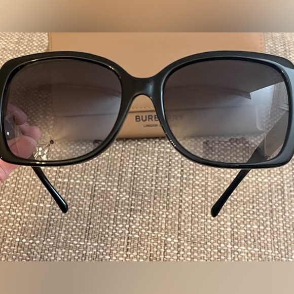 BURBERRY 🌸 Oversized Sunglasses Nova Check Temple - Picture 4 of 9